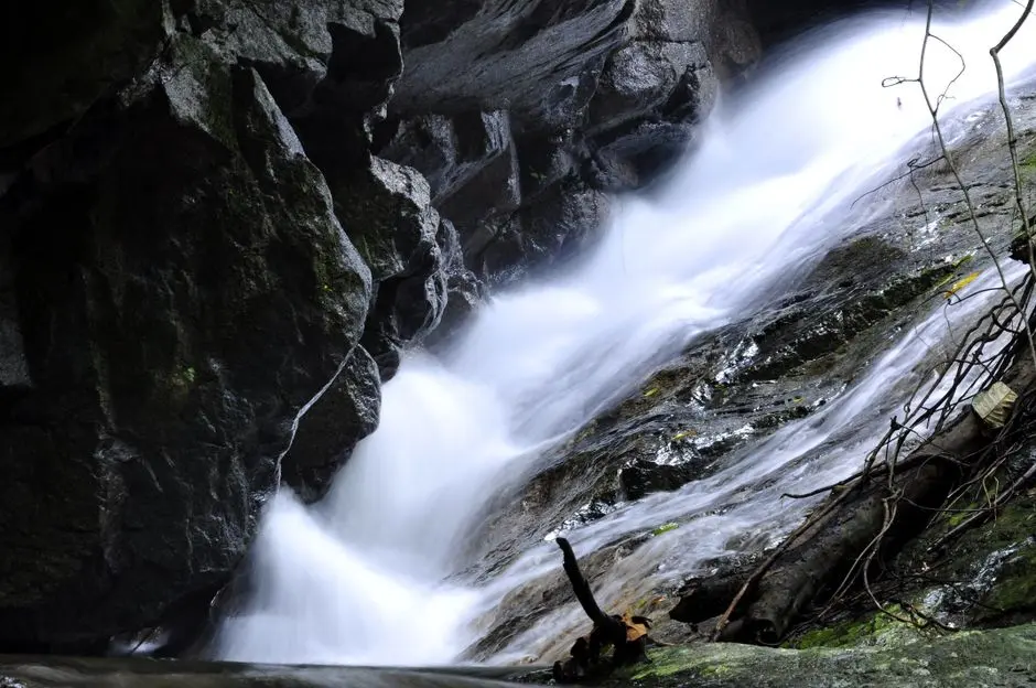 Air Terjun Simuk di Pulausimuk